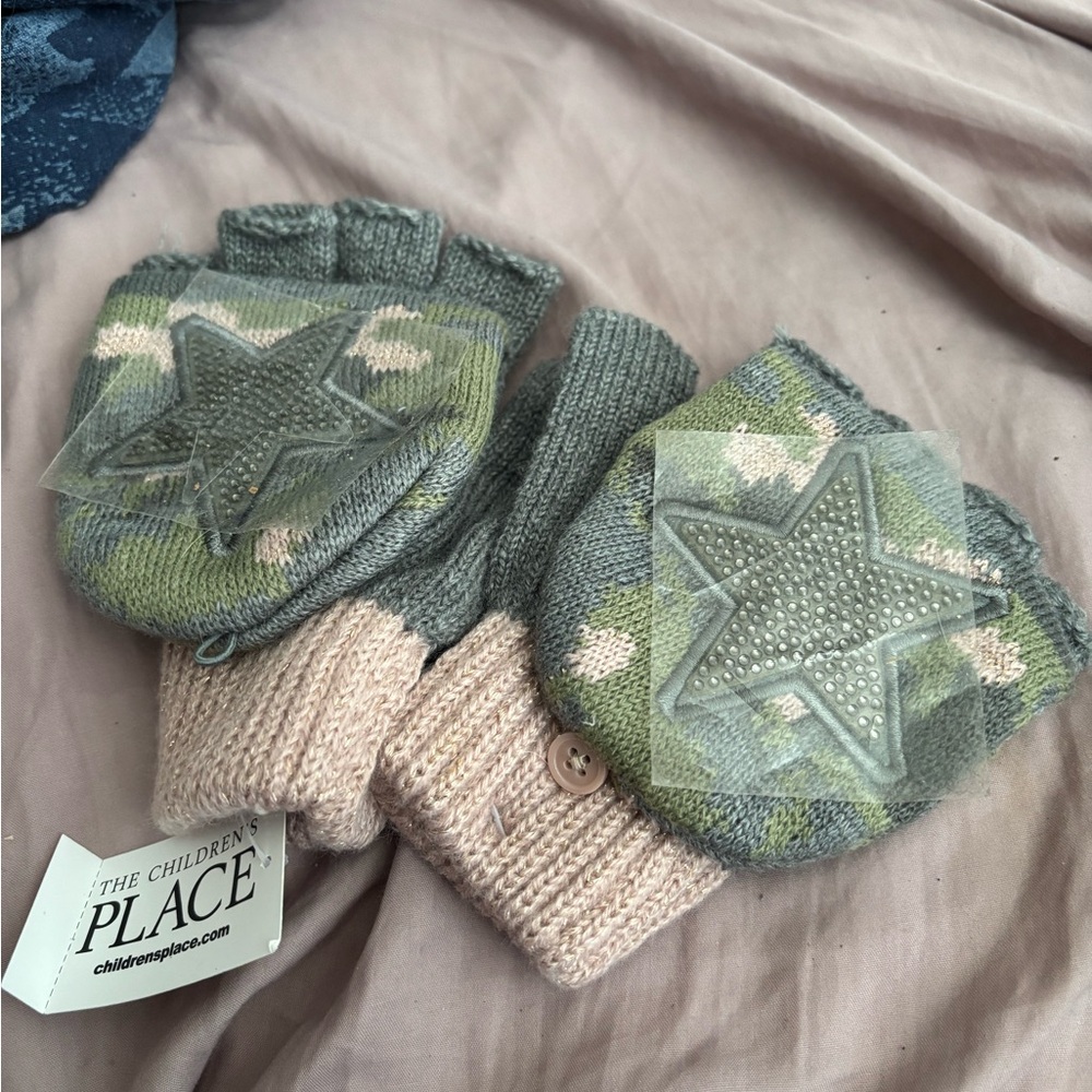 The Children's Place Gray and Pink Star Mittens
